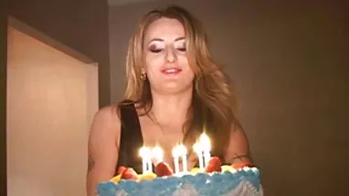 Sophia Knight inanılmaz güzel ve göstermek porno eski türk filmi için seviyor