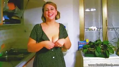 Üniversiteli türk eski porno kızlar giyinmek ve bir koşum koymak
