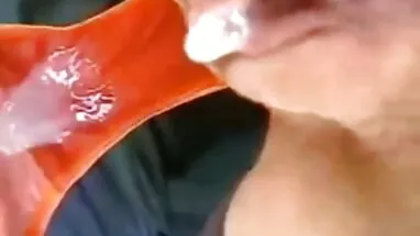 Annem pantolon giymeyi unuttu eski türk pornosu