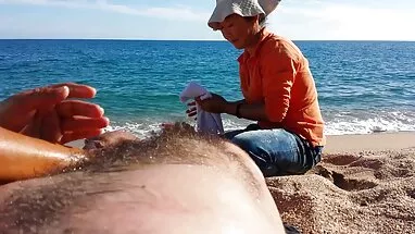 Pornodaki en iyi türk pornosu eski kıçlardan birine sahip olduğunu gösteriyor