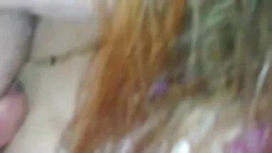 Genç kızıl saçlı bir birey eskiturkporno sikikleri