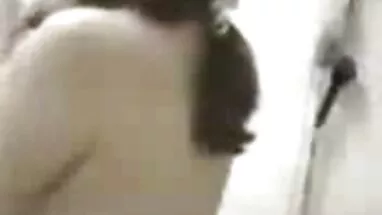 Amatör eski türk porno filmi izle dizlerinin üzerinde iki horoz ile ağzını doldurmak
