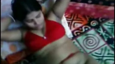sandalyeye bağlı eski türk ünlü porno kadın görünüyor